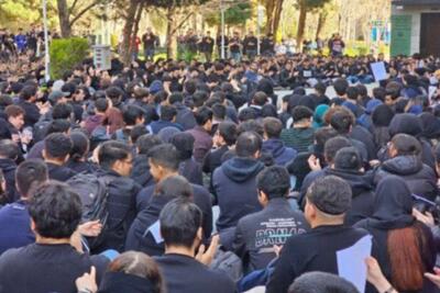  معاون دانشگاه تهران: امروز دو تجمع در دانشگاه تهران برگزار می‌شود؛ تلاش می‌کنیم که دو گروه دانشجویی مقابل یکدیگر قرار نگیرند/ اگر اعتراضات به خشونت منجر شوند، به هیچ عنوان از دانشجویان حمایت نمی‌کنیم/ به دانشجویان گفته شده که نباید از اساس‌نامه تشکل‌های خود پا را فراتر بگذارند