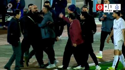  درگیری لفظی شدید مازیار زارع و خداداد عزیزی در حاشیه بازی ملوان - تراکتور