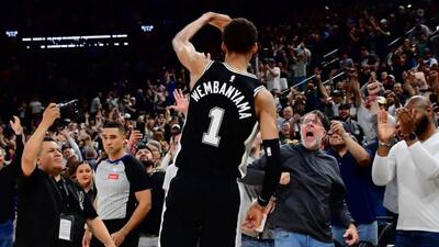  بسکتبال NBA در سلطه آدم فضایی؛ مهارنشدنی مثل ومبی!
