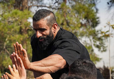  دست‌های هادی چوپان را در این برنامه تلویزیونی ببینید