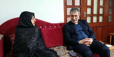  دیدار فرماندار صومعه‌سرا با مادر شهید والامقام بیژن حقیری