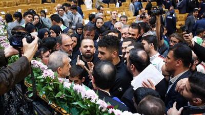  اعتراض ورزشکاران ناشنوا به تبعیض در مقابل رئیس‌جمهور - پارس فوتبال