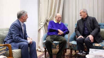  ضیافت افطاری علی نصیریان شبی که مسعود پزشکیان رئیس جمهور کشورمان همراه با دخترشان مهمان خانه ایشان بودند/ افطاری ساده با زولبیا و بامیه