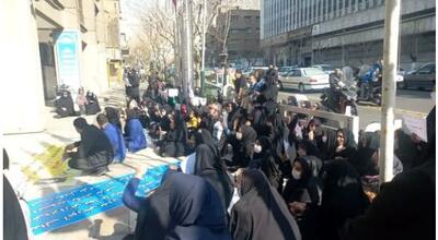  اعتراض کارنامه‌ سبزها مقابل وزارت آموزش و پرورش/ از بازنشستگان به جای نیروهای جوان استفاده نکنید!