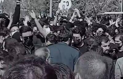  عده‌ای که گرامیداشت شهدای دی ماه را در دانشگاه به حاشیه کشیدند/ پایکوبی و کف و سوت به جای عزاداری!