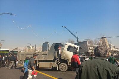  انسداد مسیر تردد اتوبوس های تندرو در مسیر ولیعصر_پارک وی