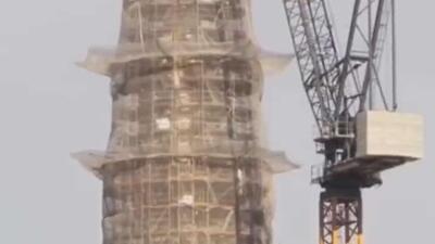  در بارسلونا، آخرین قطعه صلیب بر فراز برج عیسی مسیح، بخش مرکزی و بلندترین بخش کلیسای ساگرادا فامیلیا، قرار داده شد