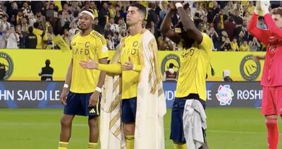  کریستیانو رونالدو با لباس سنتی عربستان پیروزی مقابل الحزم را جشن گرفت