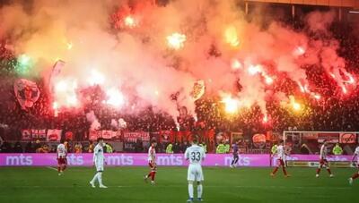  آتش‌سوزی در دربی بلگراد؛ هواداران پارتیزان ورزشگاه را به حاشیه کشاندند