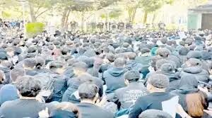  بازگشایی پر تنش