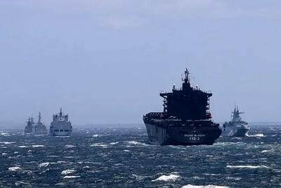  استقبال فرمانده نیروی دریایی سپاه از ناوگروه شهید مهدوی