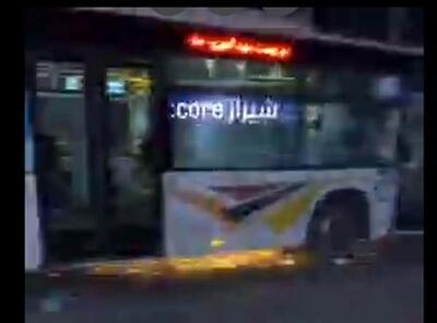  وضعیت عجیب یک سرعت‌گیر و پرواز اتوبوس‌ در شیراز