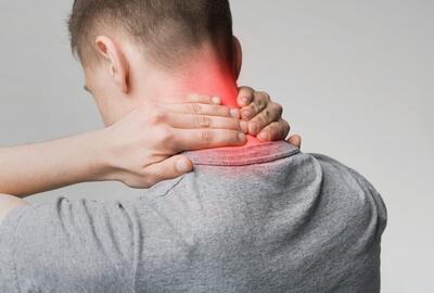  خشکی صبحگاهی گردن را جدی می‌گیرید؟ هشدار درباره پیشرفت خاموش آرتروز گردن