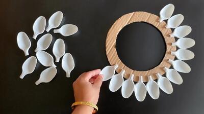  کاردستی دیواری زیبا با استفاده از قاشق پلاستیکی برای تزیین منزل !