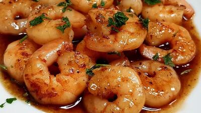  طرز تهیه میگو سوخاری با سس سیر؛ فقط در ۱۰ دقیقه آماده است