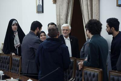  عارف: ارزش یک پرخاش دانشجو بیشتر از تکریم افراد است/ توضیح درباره علت حوادث ۱۴۰۱ در دانشگاه‌ها