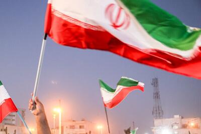  سجده دانشجوی دانشگاه الزهرا به پرچم مقدس ایران