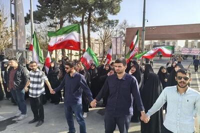  ۱۵ دانشجو در درگیری‌های دانشگاه شریف مجروح شدند / انتقال چند نفر به بیمارستان و پایان تنش با عقب‌نشینی طرفین