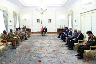  پزشکیان در دیدار وزیر جنگ بورکینافاسو: نگاه ایران به آفریقا راهبردی و مبتنی بر منافع متقابل است