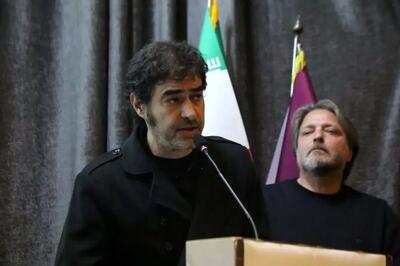  بوسه شهاب حسینی بر دستان پدر جانباخته حوادث دی ماه+عکس و فیلم