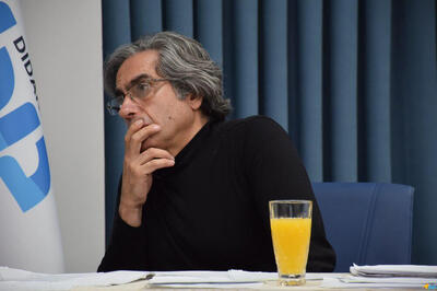  جامعه در دو سوی شکاف