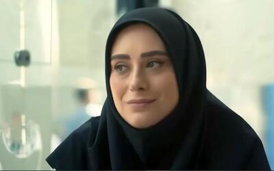  سفر در زمان؛ تیپ و چهرۀ «عطیه» (سریال ساهره) در 26 سالگی در مراسم اکران یک فیلم