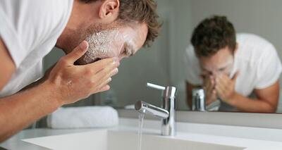  چطور شوینده مناسب برای پوست خود انتخاب کنیم؟ | شست‌وشوی بیش از حد، سلامت پوست را تهدید می‌کند