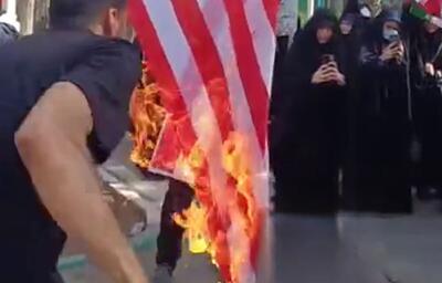  آتش زدن پرچم آمریکا توسط دانشجویان در دانشگاه امیرکبیر