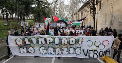  تظاهرات ایتالیایی‌ها در حاشیه اختتامیه المپیک