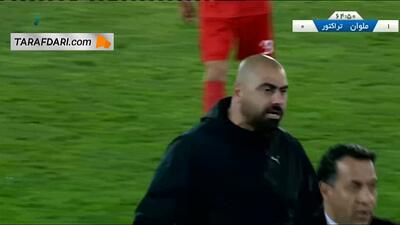  درگیری شدید خداداد عزیزی و مازیار زارع در جریان دیدار ملوان - تراکتور