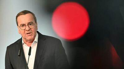  وزیر دفاع آلمان آمریکا را به تبانی با پوتین متهم کرد