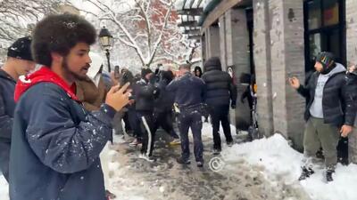  برف‌بازی مردم نیویورک با پلیس سوژه شد