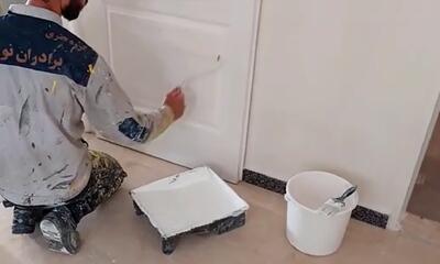  رنگ زدن درب اتاق با روشی اصولی و ساده