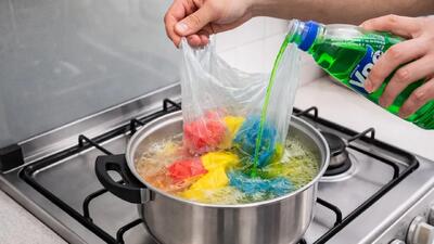  معجزه در حمام! مایع ظرفشویی رو بریز تو کیسه پلاستیکی و نتیجه رو ببین