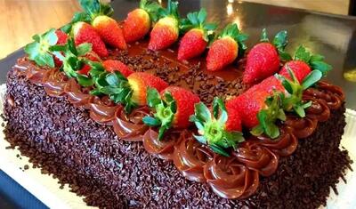  تهیه و دیزیاین کیک مرطوب شکلاتی با موادی ساده و ارزان