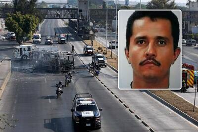  رویترز: روابط عاشقانه رهبر کارتل مکزیکی، به نیروهای امنیتی کمک کرد تا او را بکشند/ ۶۲ نفر در عملیات حمله به مخفیگاه وی کشته شدند/ مرگ او برای دولت مکزیک پس از فشارهای ترامپ جهت مقابله شدیدتر با کارتل‌های مواد مخدر، یک پیروزی به شمار می‌آید