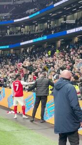  ویدئو: شوکه شدن هوادار آرسنال پس از هدیه ارزشمند بوکایو ساکا