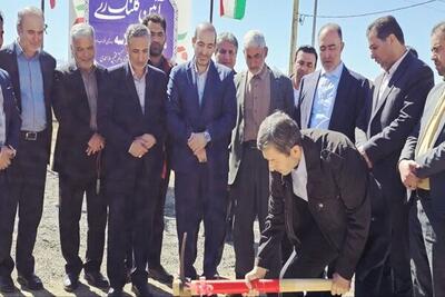  آیین کلنگ‌زنی مدرسه خیرساز روستای خونداب مهردشت با حضور استاندار اصفهان برگزار شد