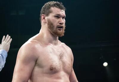  کشتی ارسلان بیک محمودوف با خرس ۴۰۰ کیلویی - مجله اینترنتی کولاک