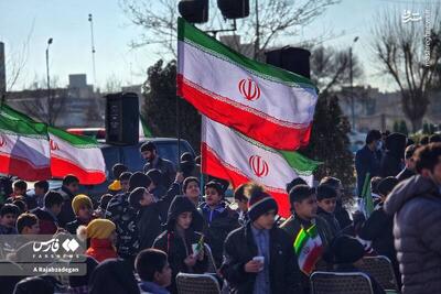  پارچه را می‌توانید بسوزانید؛ اما هویت ما را نه