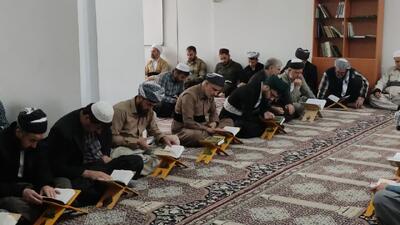  برگزاری محفل انس با قرآن در جوار بقعه متبرکه امامزاده پیرعمر(ع) سنندج