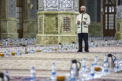  افطار در حرم مطهر رضوی