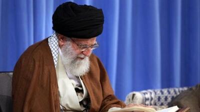  فیلم/ هدیه رمضانی هر روز یک سوره از قرآن کریم/ تلاوت دلنشین سوره نصر با صدای ملکوتی رهبر انقلاب