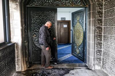  شهرک‌نشینان اسرائیلی مسجدی را در کرانه باختری به آتش کشیدند + تصاویر