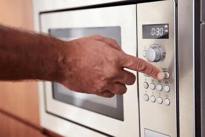  دلیل داغ شدن بیش از حد بدنه ماکروویو چیست؟
