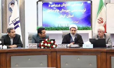  امام جمعه کرمان: تقویت بنیه معنوی مربیان برای تربیت نسل آینده ضروری است
