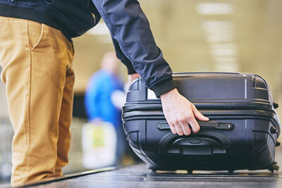  کشف ابزارهای پیشرفته ارتباط بی سیم در چمدان دیپلمات هلندی