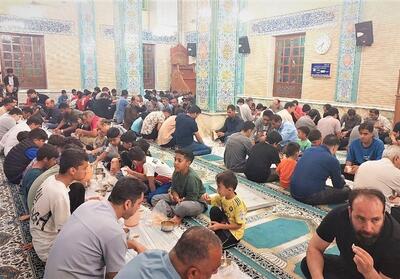  افطار زیر آسمان نیلگون خلیج فارس؛ جلوه همدلی و معنویت در مساجد کیش - تسنیم