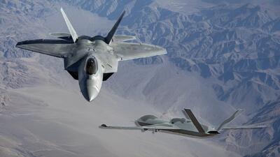  همکاری عملیاتی F-22 و MQ-20 نمایش قدرت هواگردهای رزمی همکار