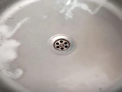  تمیز و براق کردن سینک با جوش شیرین و لیمو ترش !